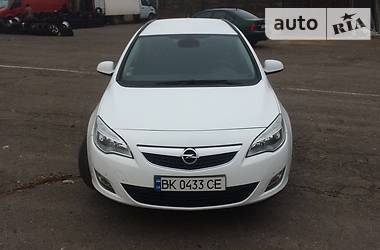 Универсал Opel Astra 2011 в Ровно