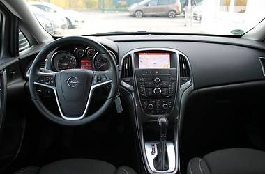 Универсал Opel Astra 2014 в Черновцах