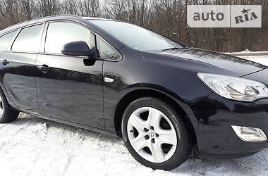 Универсал Opel Astra 2011 в Ивано-Франковске