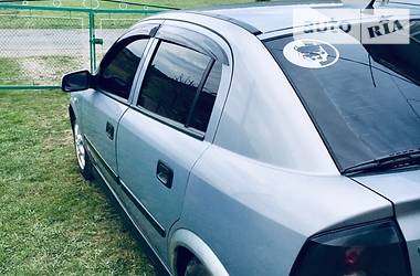Хетчбек Opel Astra 2000 в 