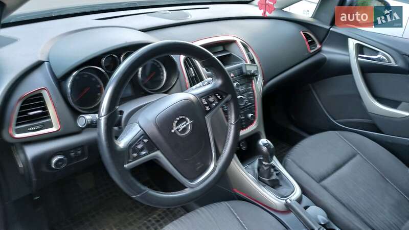 Универсал Opel Astra 2011 в Львове