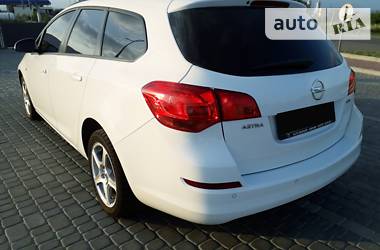 Універсал Opel Astra 2011 в 
