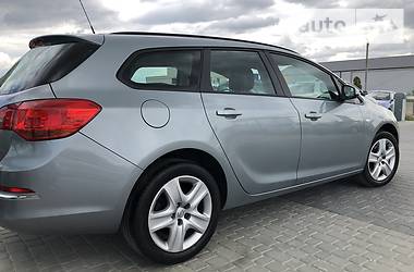 Універсал Opel Astra 2013 в 
