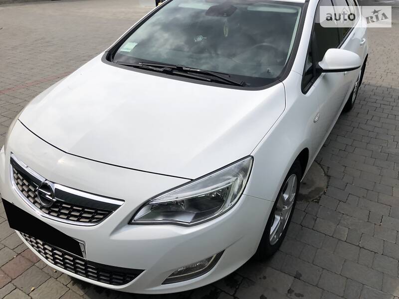 Універсал Opel Astra 2011 в Мукачевому