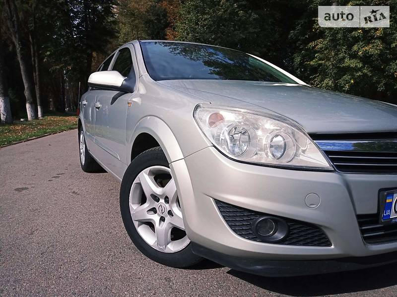 Хэтчбек Opel Astra 2008 в 