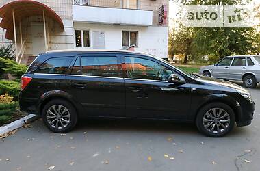 Универсал Opel Astra 2010 в Полтаве