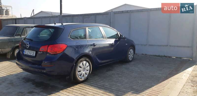 Універсал Opel Astra 2012 в Луцьку