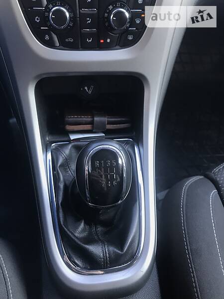 Універсал Opel Astra 2011 в Тернополі