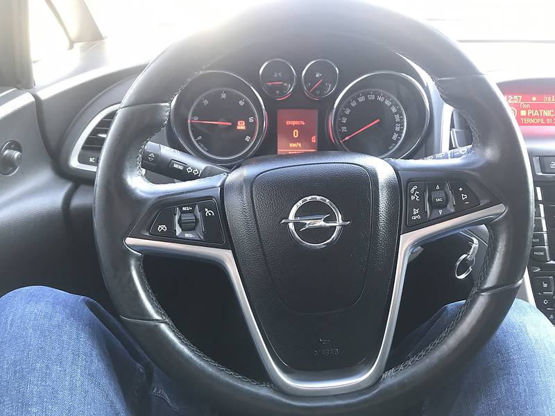 Універсал Opel Astra 2011 в Тернополі