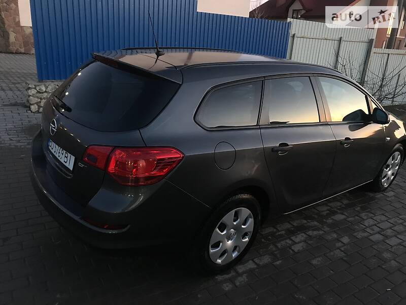 Універсал Opel Astra 2011 в Тернополі
