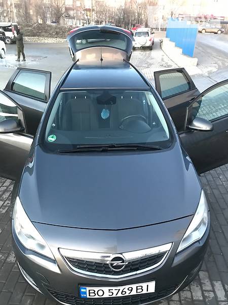 Універсал Opel Astra 2011 в Тернополі
