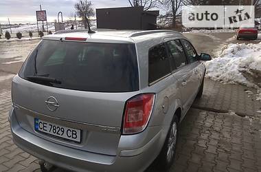 Універсал Opel Astra 2010 в Чернівцях