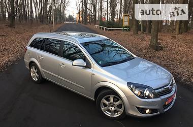 Универсал Opel Astra 2010 в Луцке