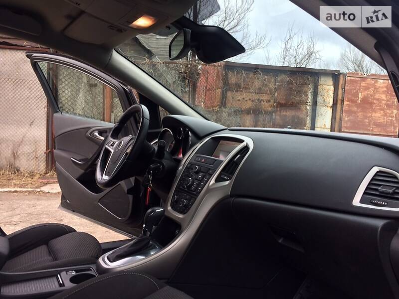 Універсал Opel Astra 2013 в Києві