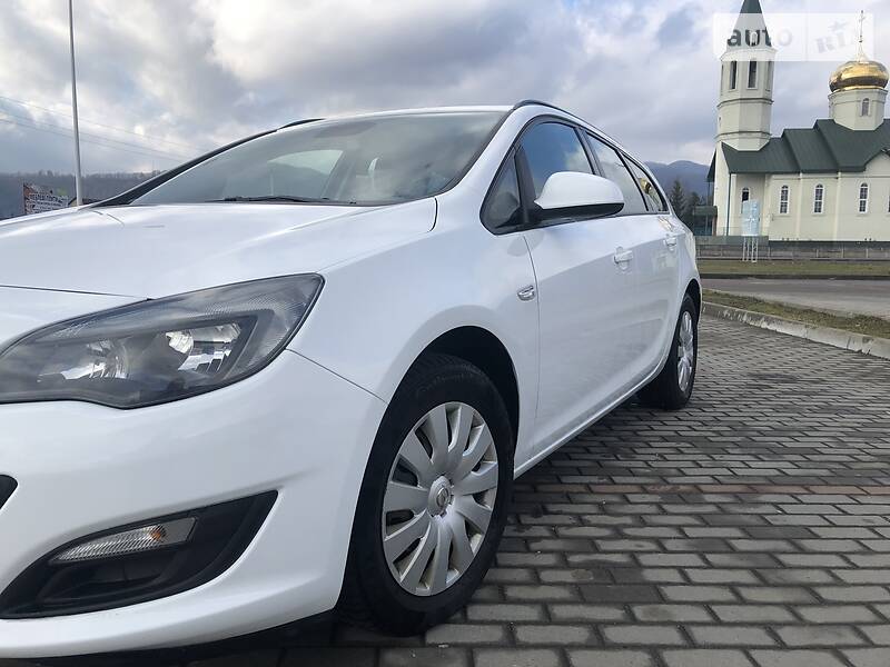 Універсал Opel Astra 2013 в Хусті