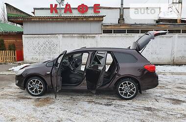 Універсал Opel Astra 2012 в 