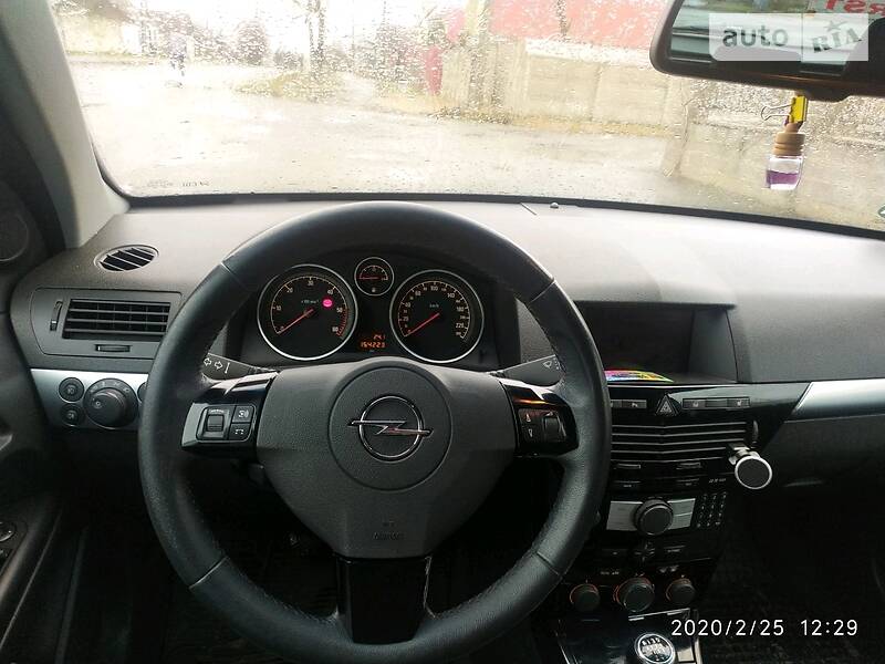 Універсал Opel Astra 2009 в Острозі