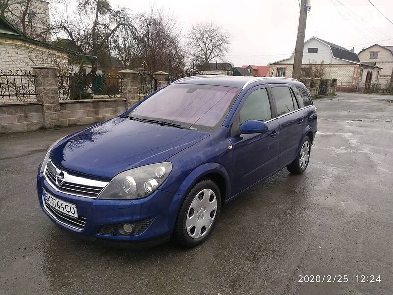 Універсал Opel Astra 2009 в Острозі