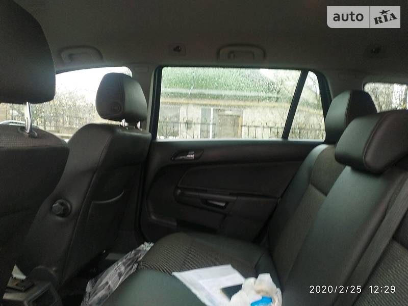 Універсал Opel Astra 2009 в Острозі