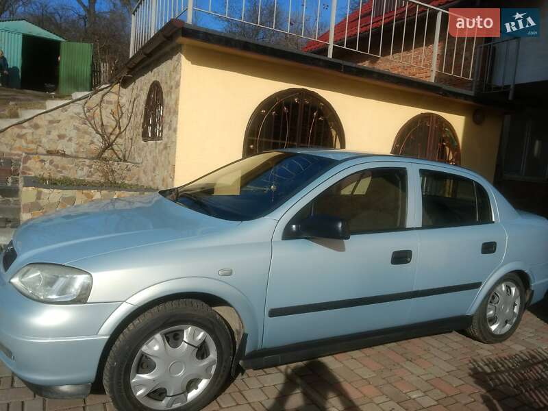 Седан Opel Astra 2005 в Львове