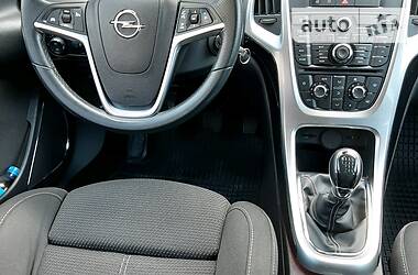 Универсал Opel Astra 2012 в 