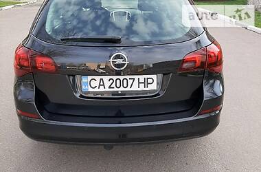 Универсал Opel Astra 2012 в 
