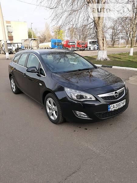 Универсал Opel Astra 2012 в 