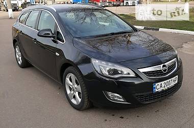 Универсал Opel Astra 2012 в 