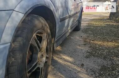 Седан Opel Astra 2004 в 