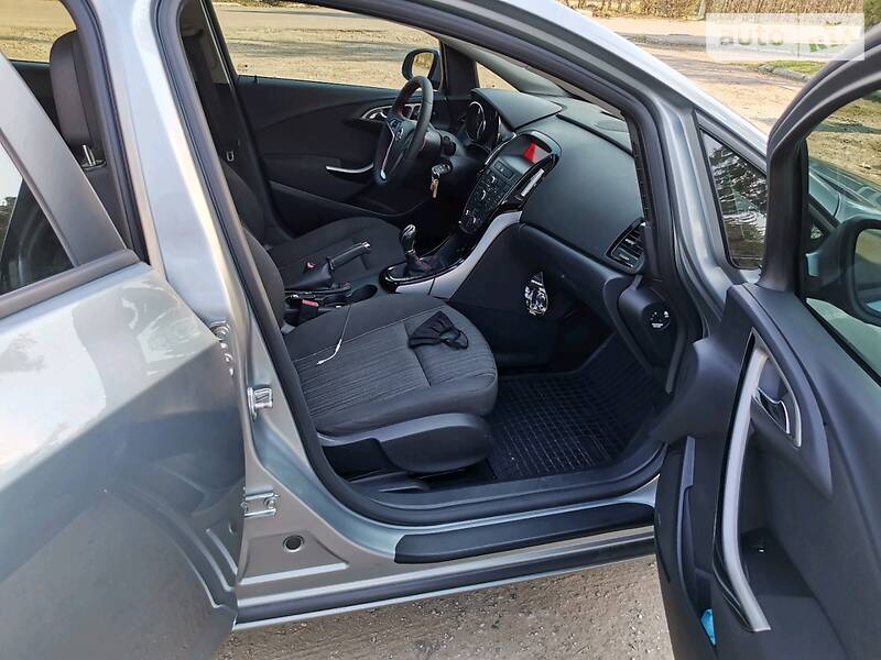 Хетчбек Opel Astra 2011 в Івано-Франківську фото 10 Хетчбек Opel Astra 2011 в Івано-Франківську