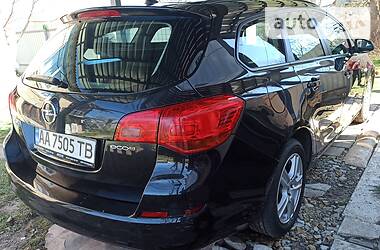 Універсал Opel Astra 2012 в 