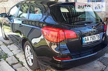 Універсал Opel Astra 2012 в 