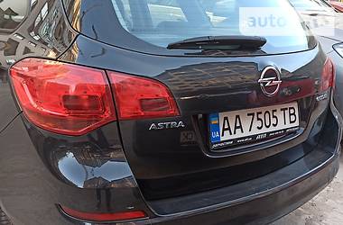 Універсал Opel Astra 2012 в 