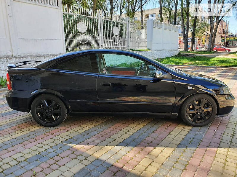 Купе Opel Astra 2004 в Чернівцях
