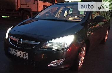 Універсал Opel Astra 2012 в 