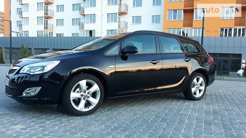 Універсал Opel Astra 2011 в Вінниці