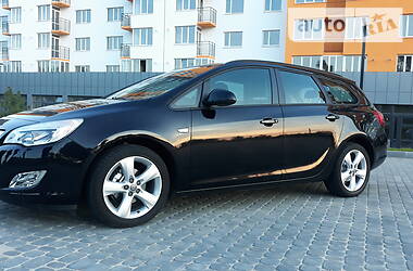 Універсал Opel Astra 2011 в 