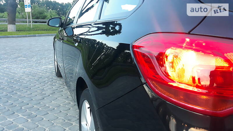 Універсал Opel Astra 2011 в Вінниці