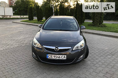 Универсал Opel Astra 2011 в Черновцах
