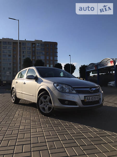 Хетчбек Opel Astra 2008 в 