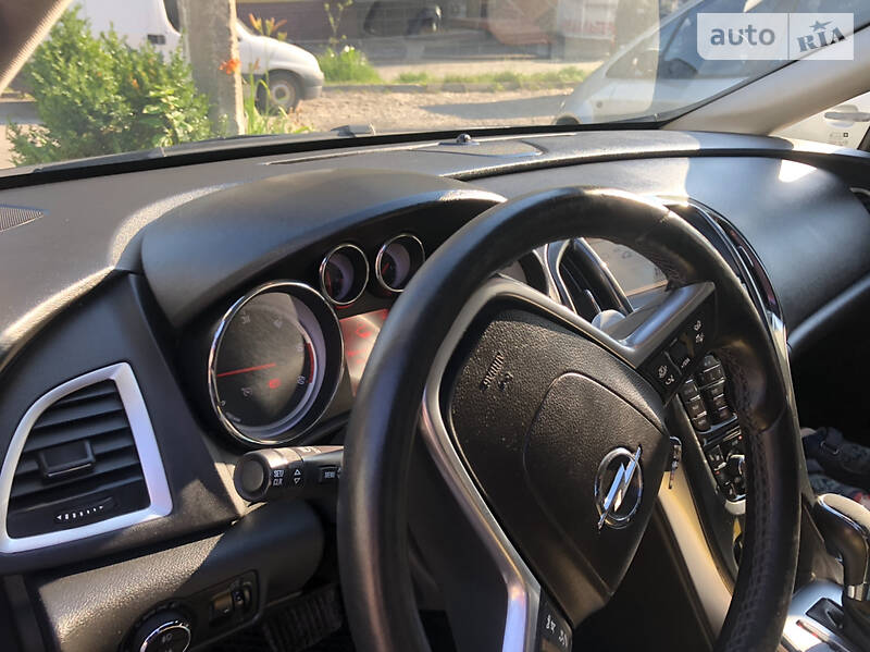 Универсал Opel Astra 2012 в Черновцах