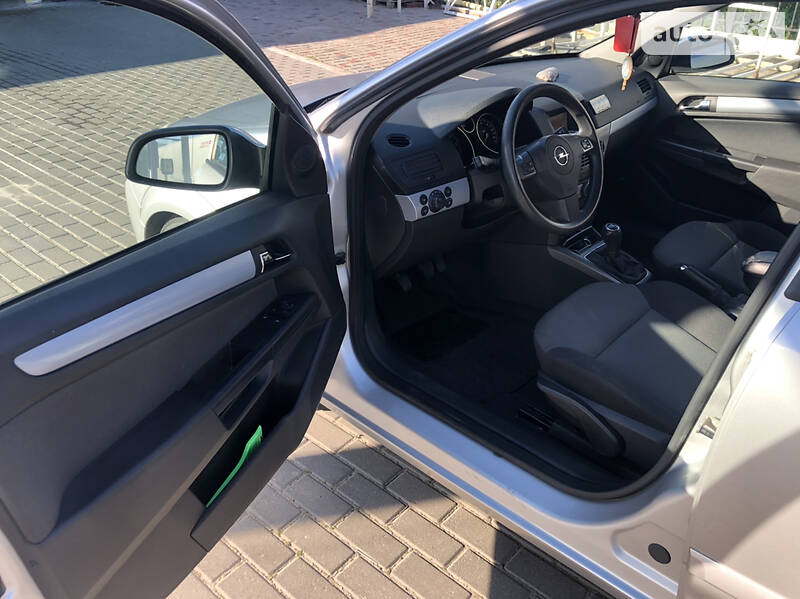 Універсал Opel Astra 2006 в Луцьку