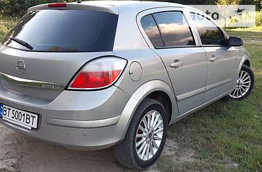 Хетчбек Opel Astra 2005 в 