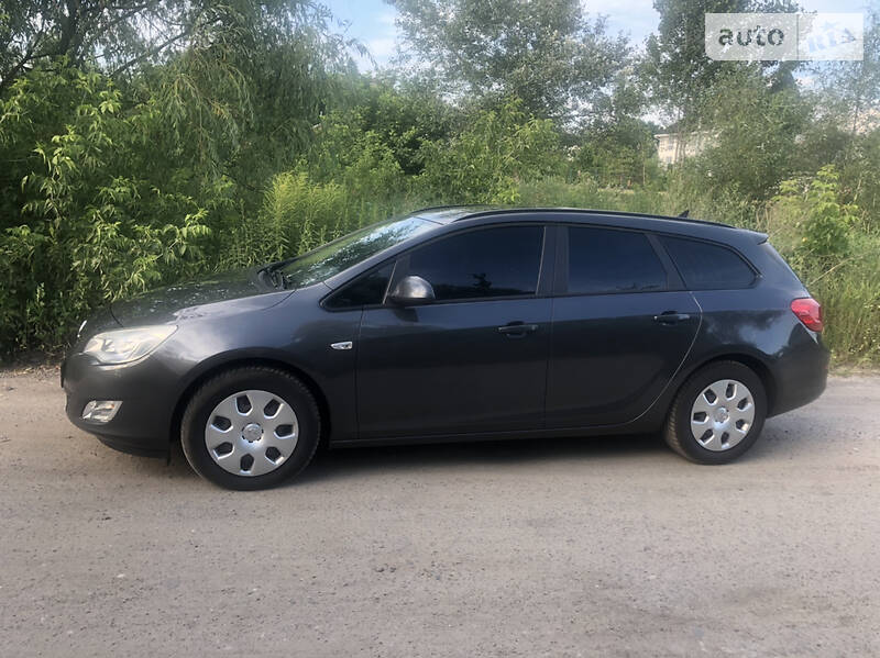 Універсал Opel Astra 2012 в Києві