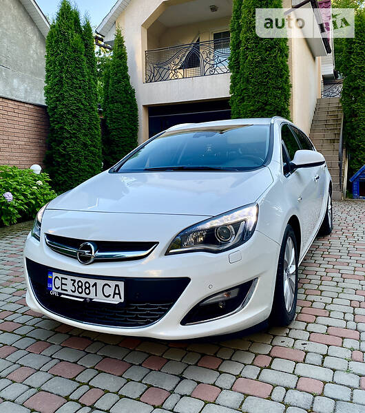 Універсал Opel Astra 2013 в Чернівцях