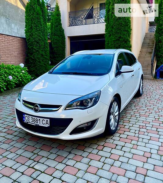 Універсал Opel Astra 2013 в Чернівцях