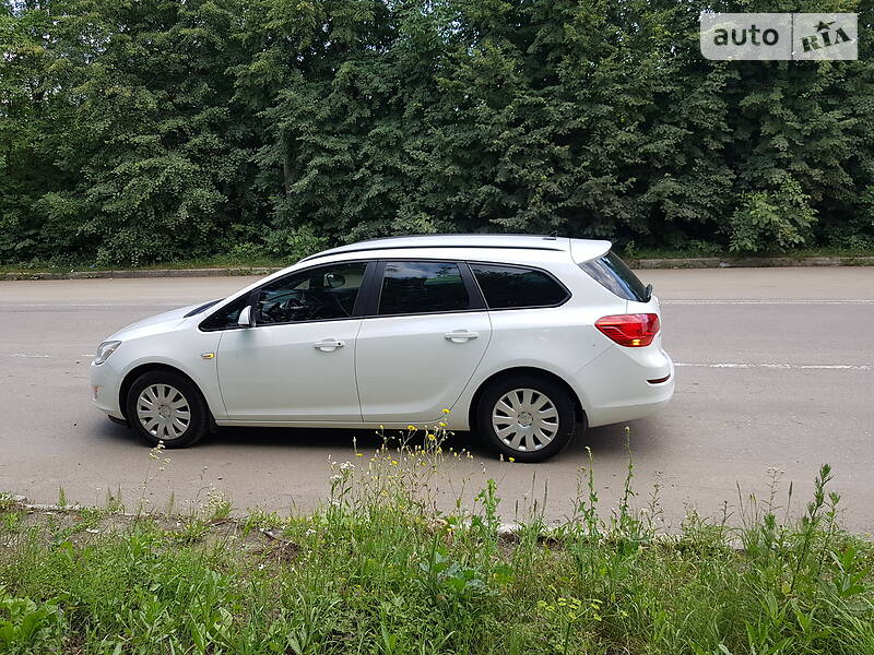 Універсал Opel Astra 2011 в 