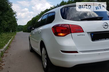 Універсал Opel Astra 2011 в 