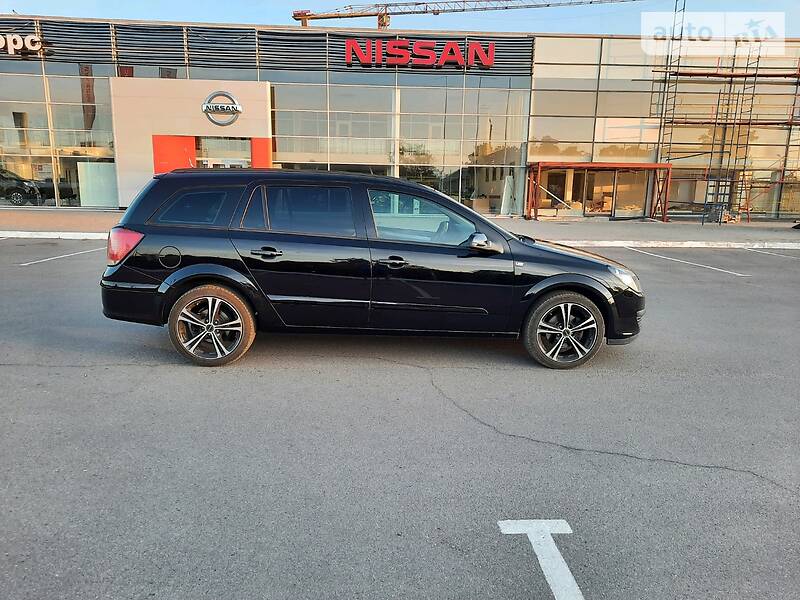 Універсал Opel Astra 2006 в Полтаві