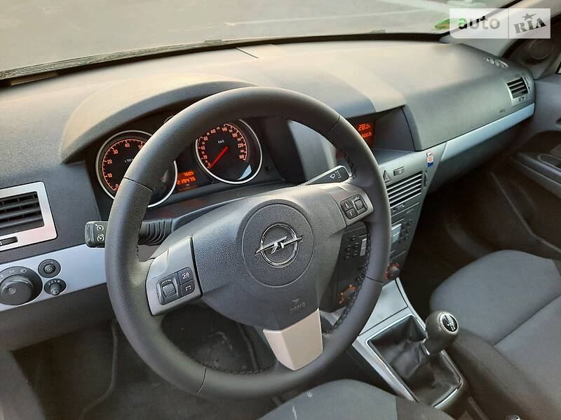 Універсал Opel Astra 2006 в Полтаві